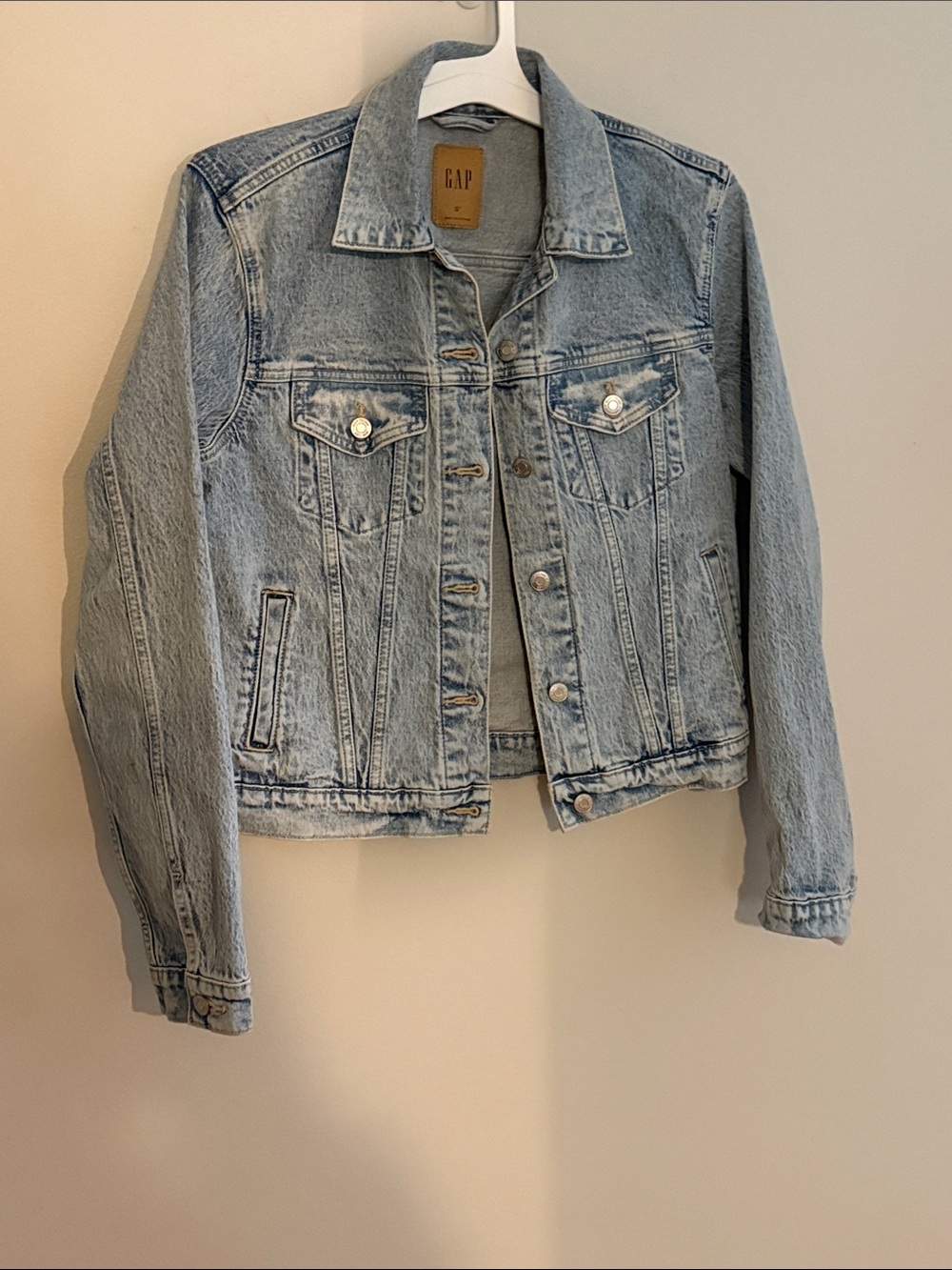 GAP Women’s Washed Light Blue Denim Jacket
